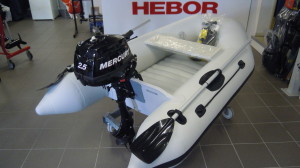 Mercury 200 dinghy met Mercury 2.5pk 4-takt
