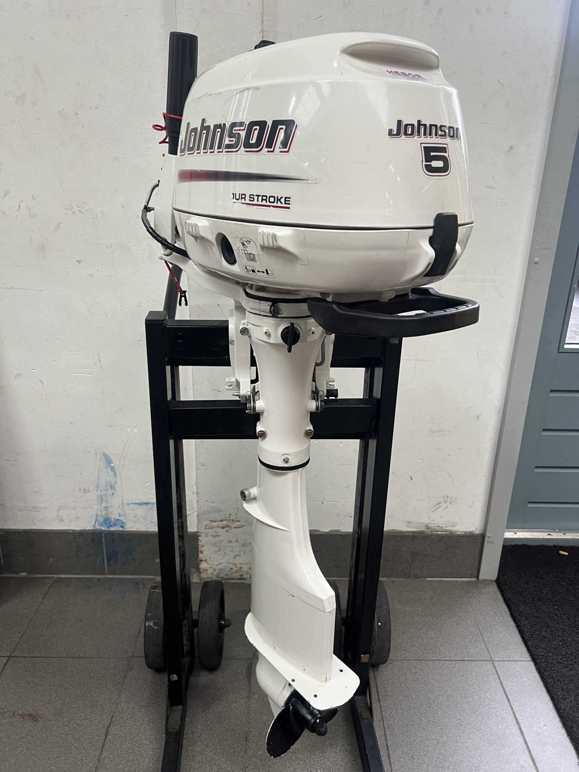 Johnson 5 PK 4-takt uit 2006, langstaart met handstart en knuppelbediening