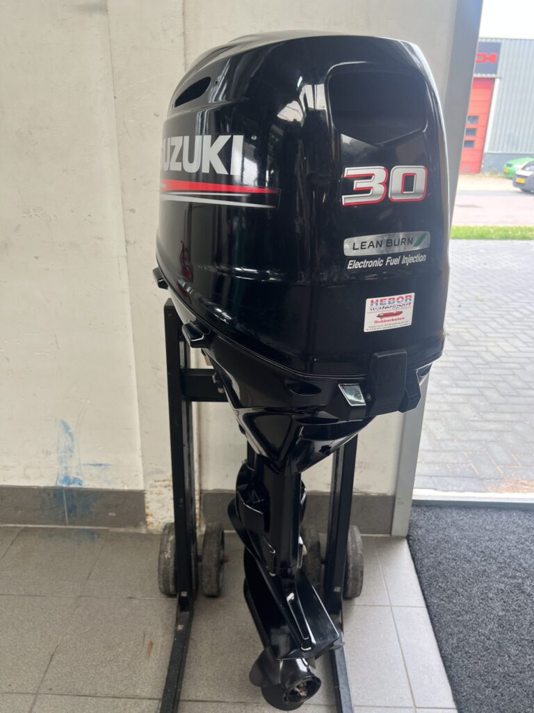 Suzuki 30PK buitenboordmotor, motor 243