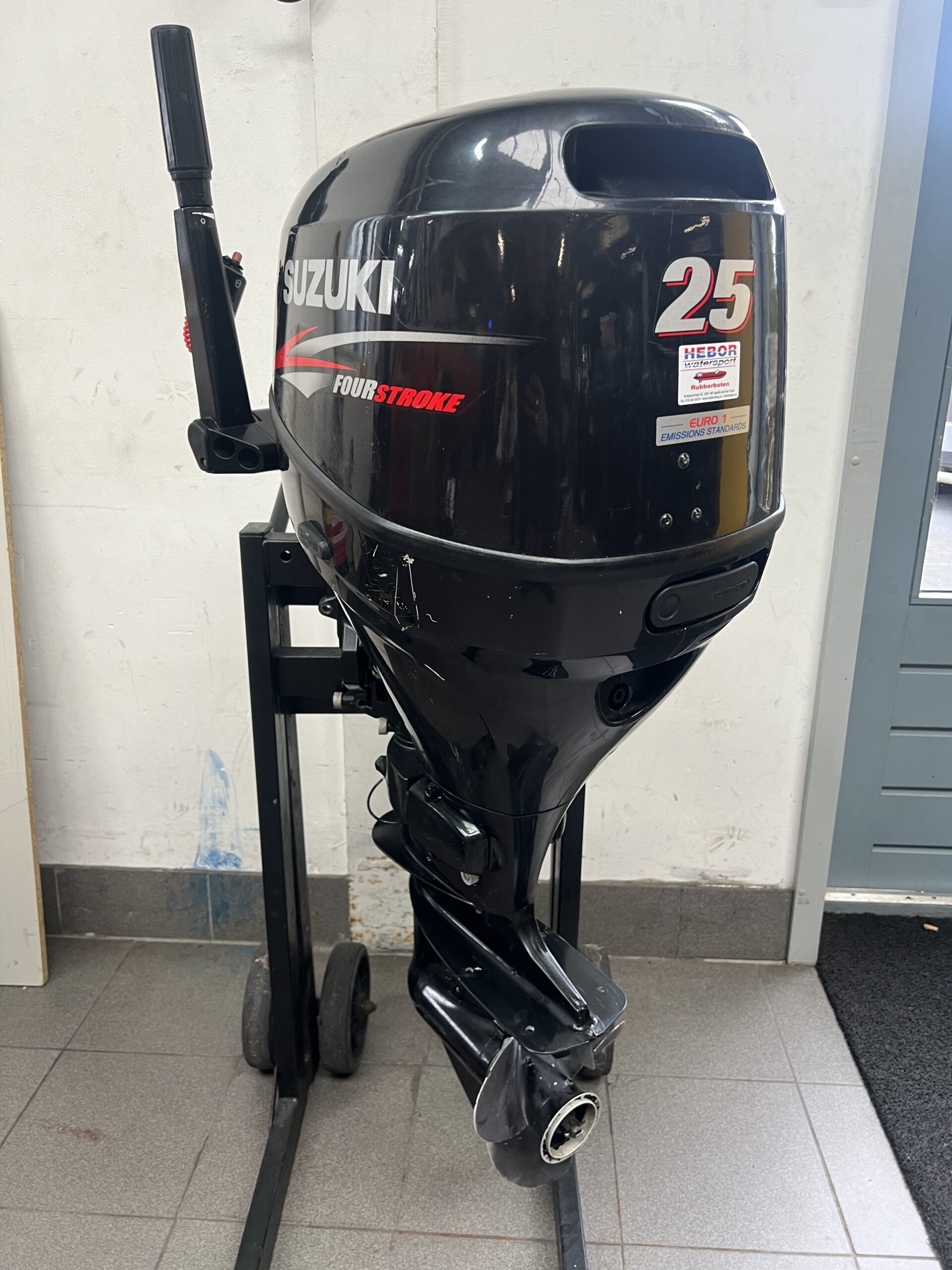 Suzuki DF25 25 PK 4-takt V-twin uit 2009, kortstaart met handstart en knuppelbediening