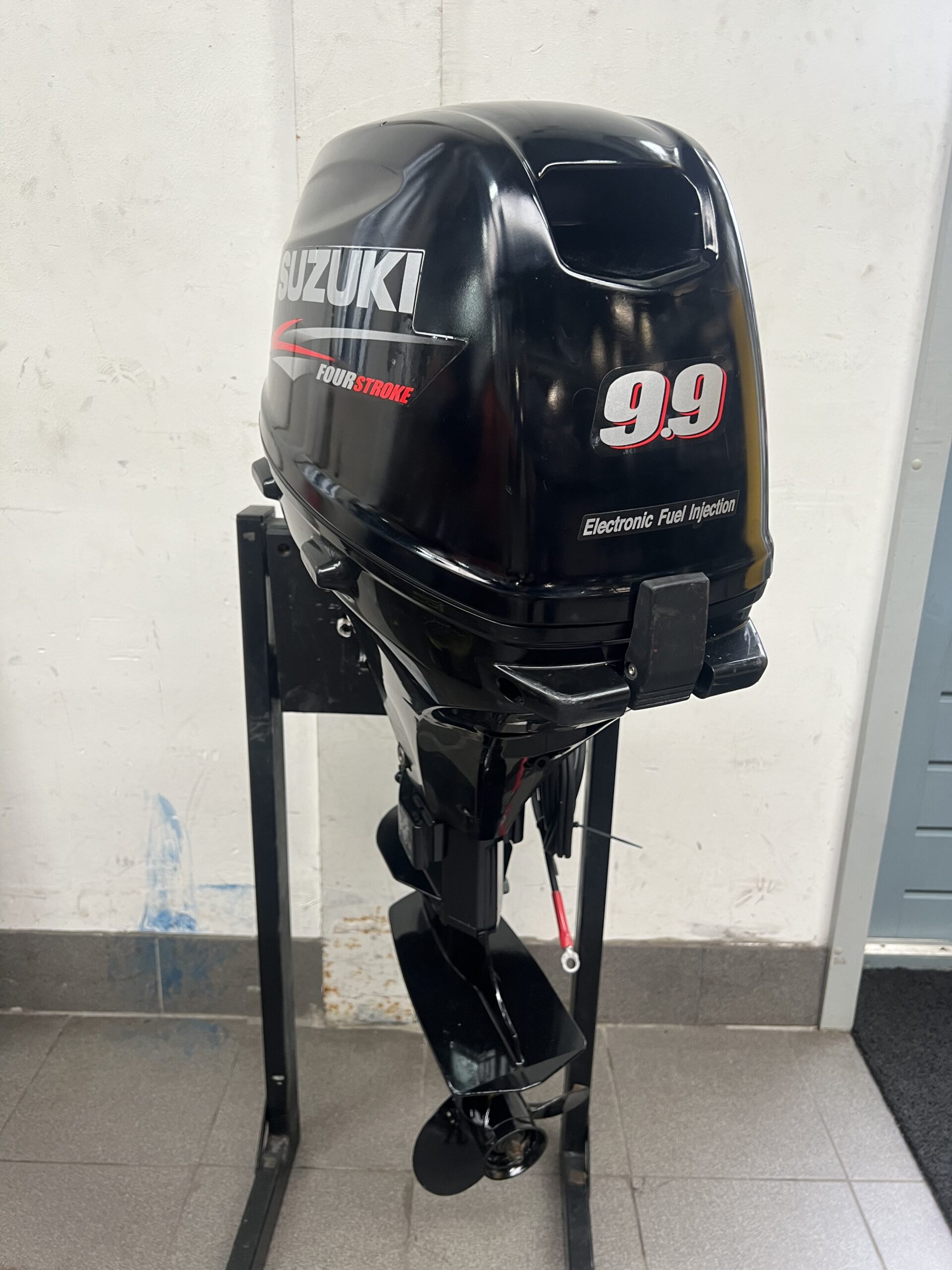Suzuki DF9.9B 9.9 PK injectie uit 2013, kortstaart, elektrische start en afstandsbediening