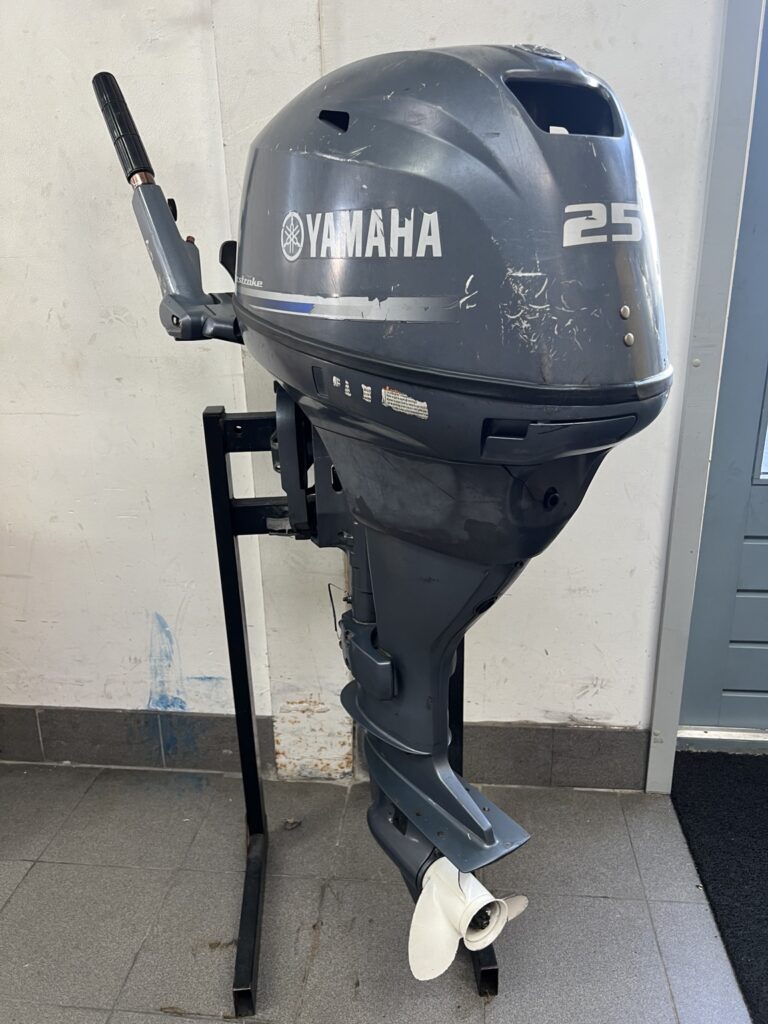 Yamaha 25PK 4-takt buitenboordmotor uit 2013, langstaart en handstart