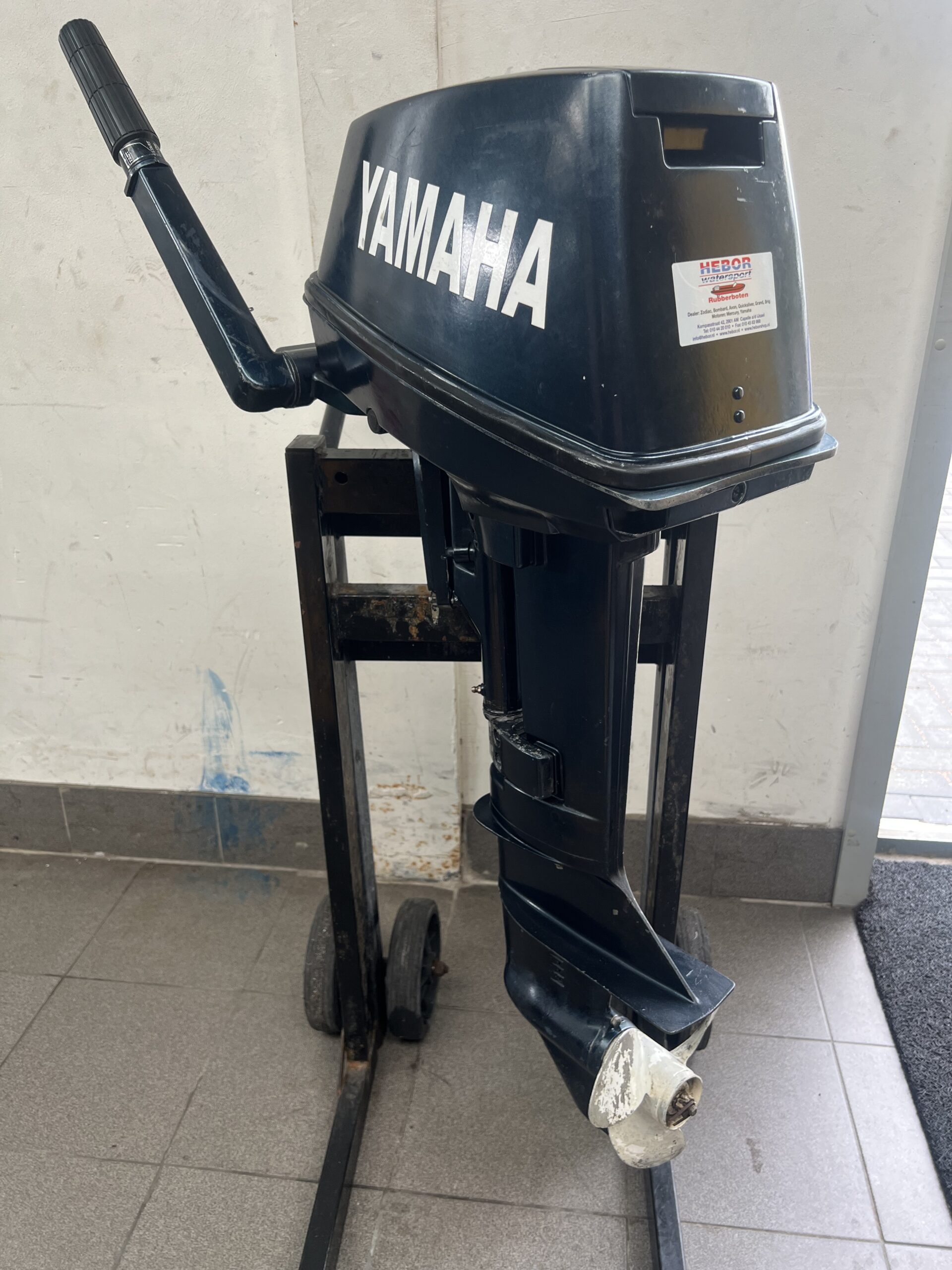 Yamaha 8PK 2-takt buitenboordmotor uit 1984, kortstaart en handgestart