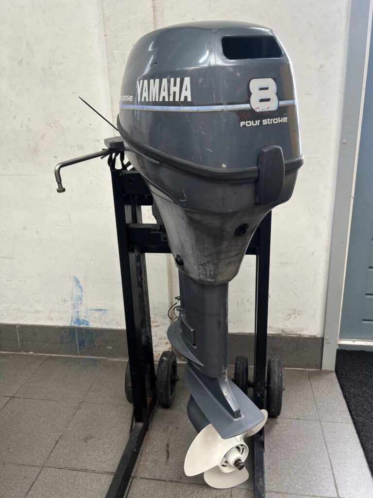 Yamaha 8PK 4-takt buitenboordmotor (240)