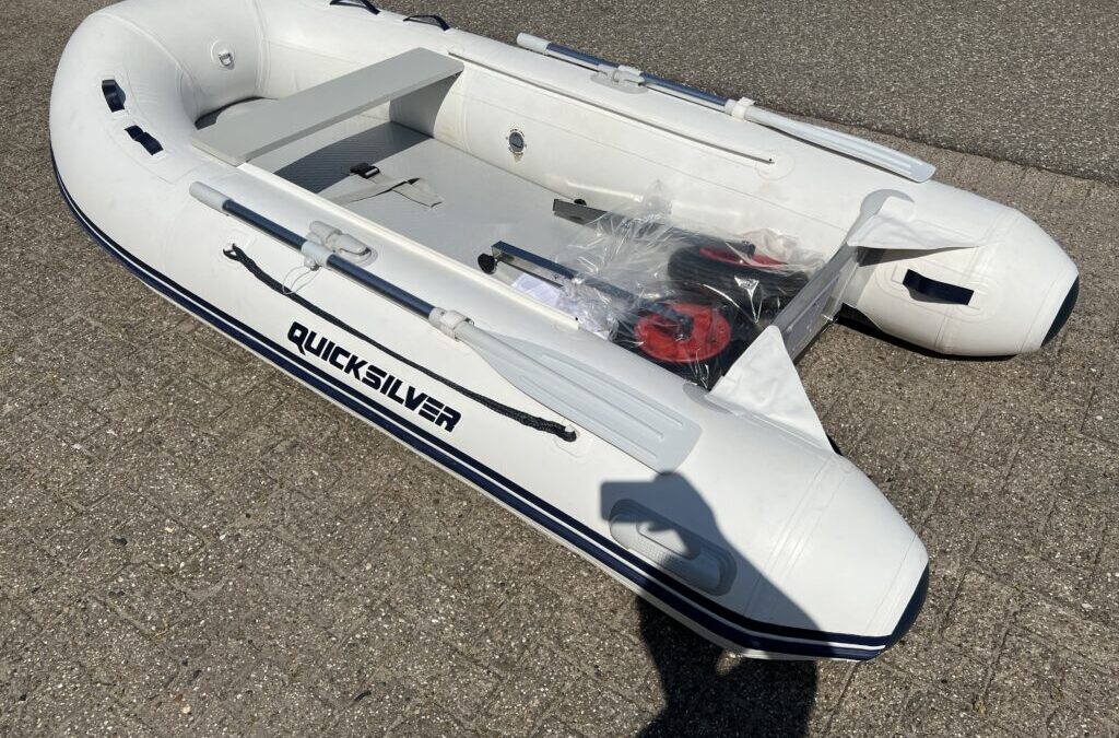 Quicksilver 300 Airdeck